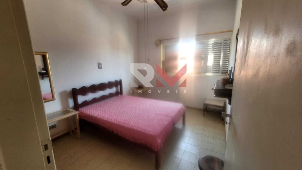 Casa pé na areia, com edícula á 50 metros da praia, localizada no bairro Santa Júlia – Itanhaém/SP.