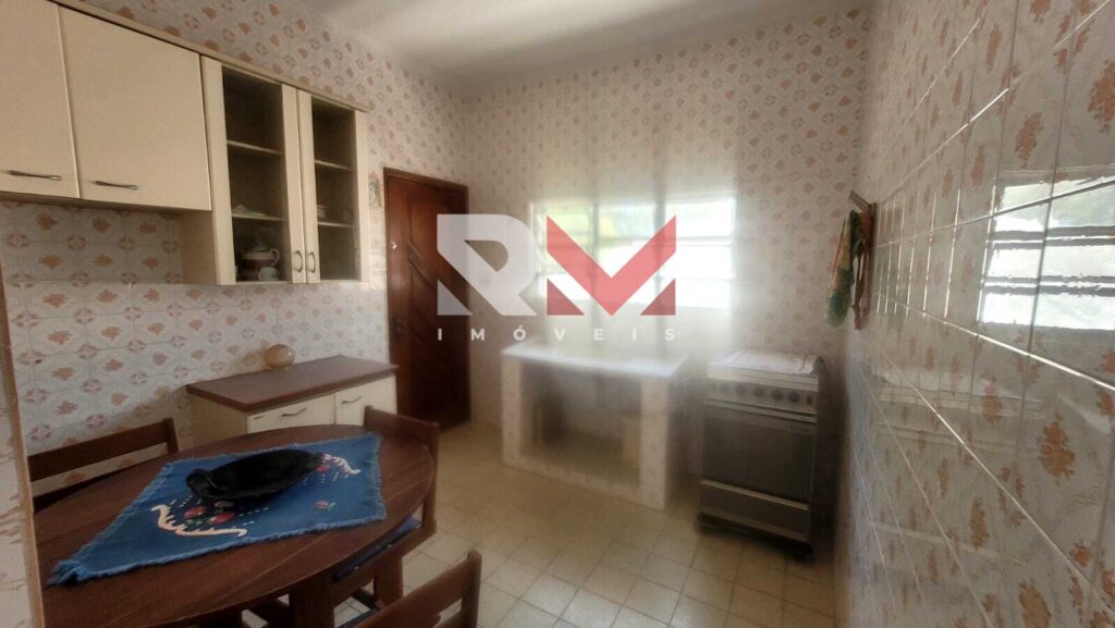 Casa pé na areia, com edícula á 50 metros da praia, localizada no bairro Santa Júlia – Itanhaém/SP.