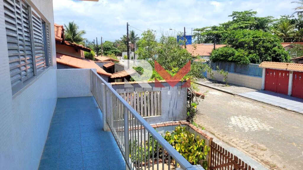 Casa pé na areia, com edícula á 50 metros da praia, localizada no bairro Santa Júlia – Itanhaém/SP.