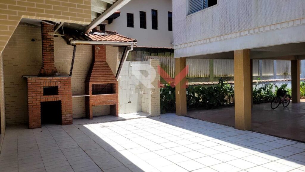 Casa pé na areia, com edícula á 50 metros da praia, localizada no bairro Santa Júlia – Itanhaém/SP.