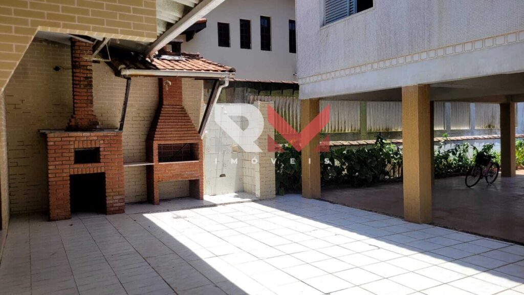 Casa pé na areia, com edícula á 50 metros da praia, localizada no bairro Santa Júlia – Itanhaém/SP.