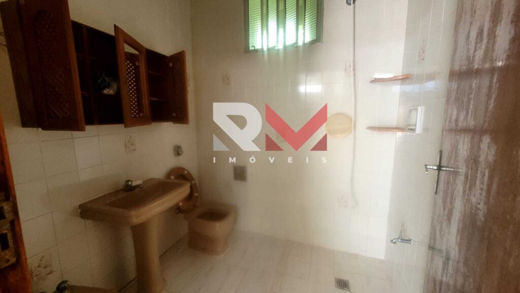 Casa pé na areia, com edícula á 50 metros da praia, localizada no bairro Santa Júlia – Itanhaém/SP.
