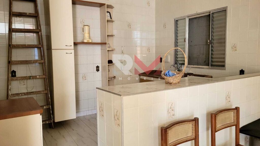Casa pé na areia, com edícula á 50 metros da praia, localizada no bairro Santa Júlia – Itanhaém/SP.