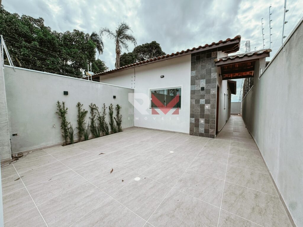 Belíssima casa com piscina lado praia no bairro Jardim Grandesp – Itanhaém/SP.