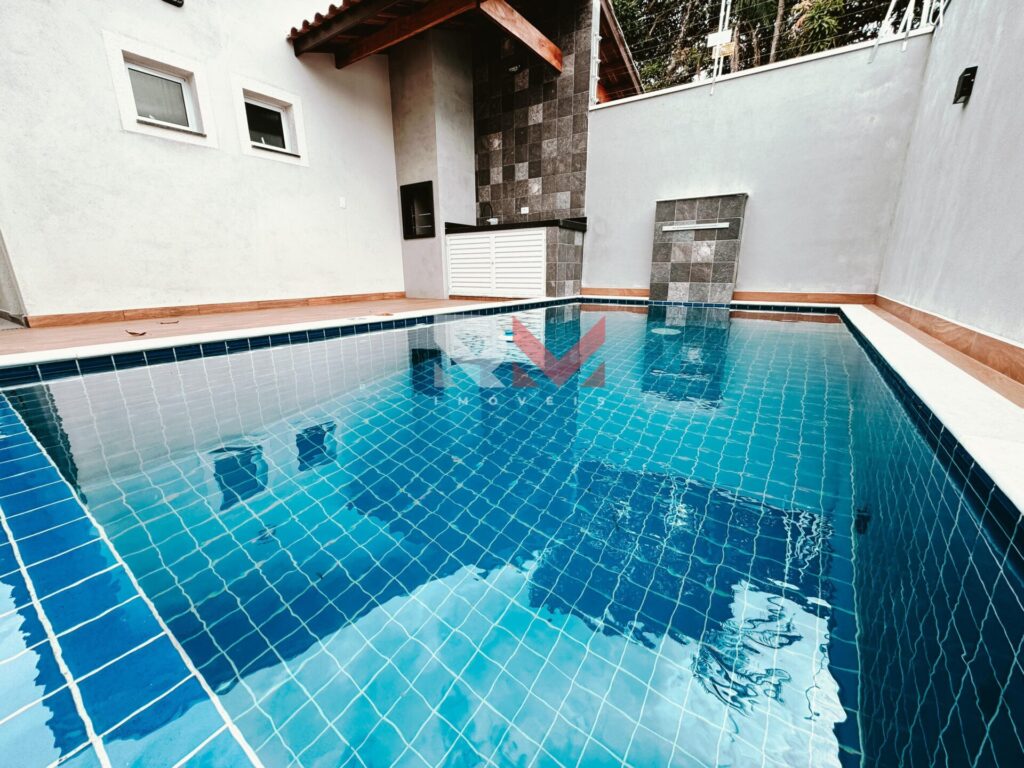 Belíssima casa com piscina lado praia no bairro Jardim Grandesp – Itanhaém/SP.