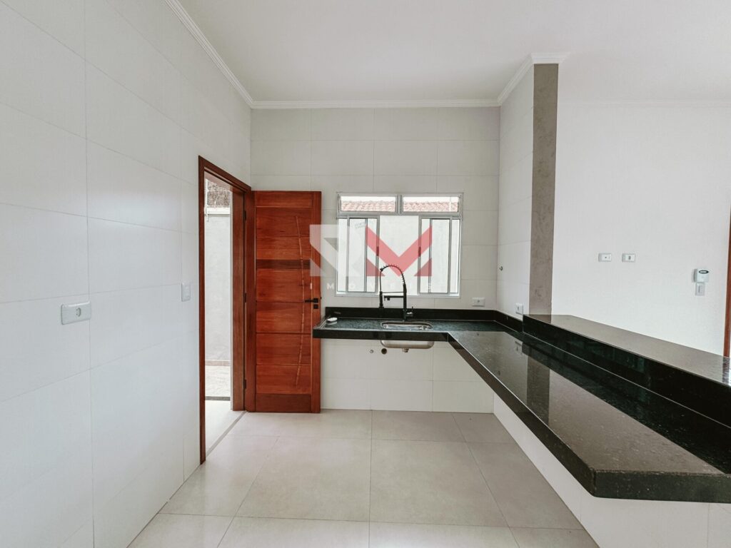 Belíssima casa com piscina lado praia no bairro Jardim Grandesp – Itanhaém/SP.