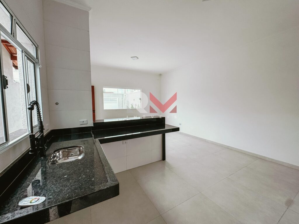 Belíssima casa com piscina lado praia no bairro Jardim Grandesp – Itanhaém/SP.