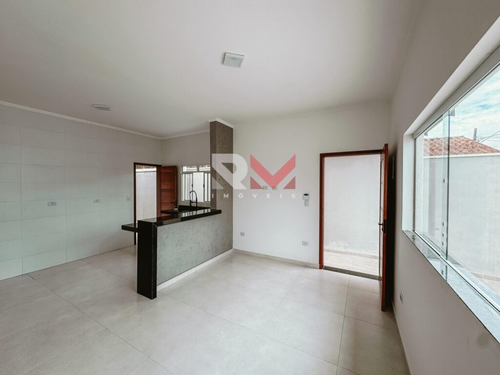 Belíssima casa com piscina lado praia no bairro Jardim Grandesp – Itanhaém/SP.