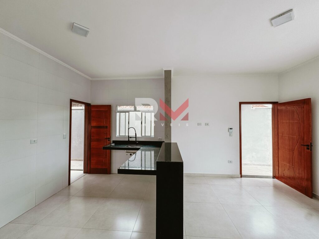Belíssima casa com piscina lado praia no bairro Jardim Grandesp – Itanhaém/SP.