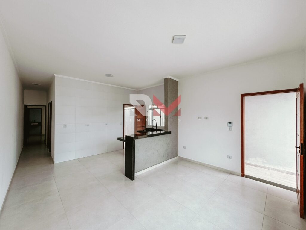 Belíssima casa com piscina lado praia no bairro Jardim Grandesp – Itanhaém/SP.
