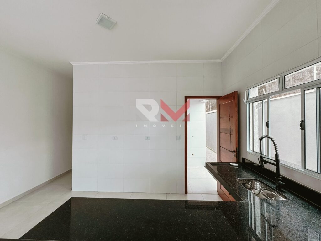 Belíssima casa com piscina lado praia no bairro Jardim Grandesp – Itanhaém/SP.