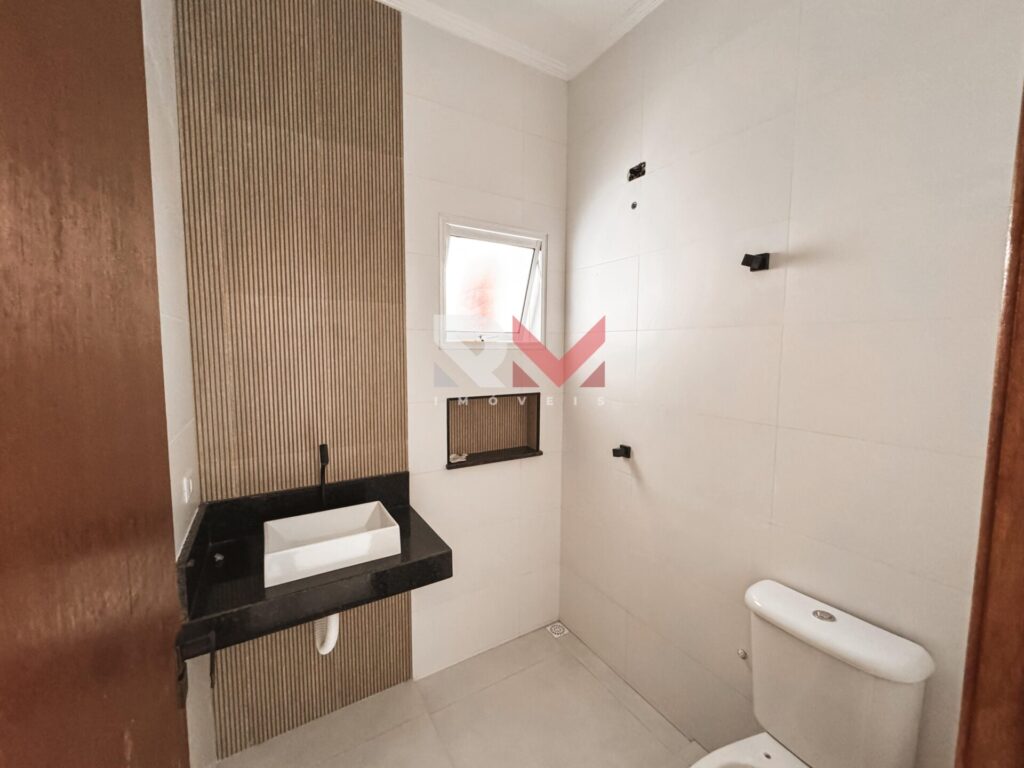 Belíssima casa com piscina lado praia no bairro Jardim Grandesp – Itanhaém/SP.