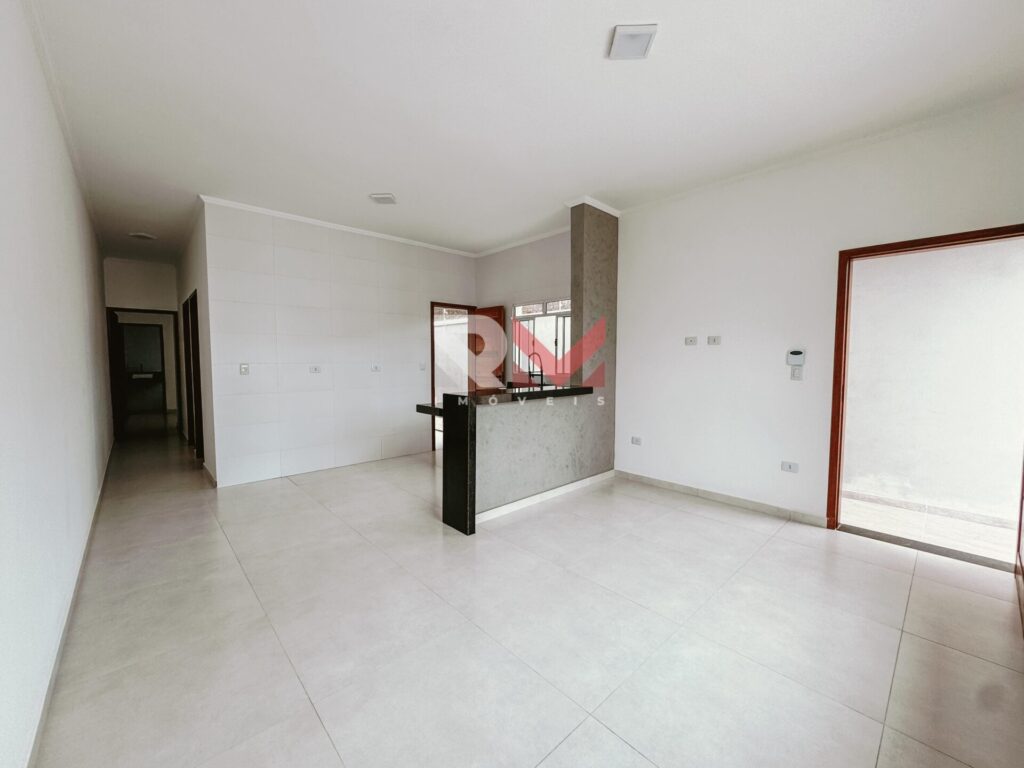 Belíssima casa com piscina lado praia no bairro Jardim Grandesp – Itanhaém/SP.
