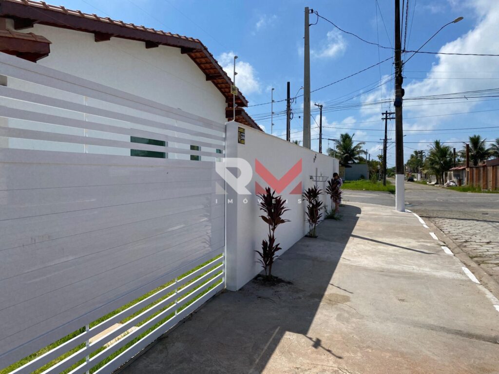 Casa com piscina apenas 500 metros da praia, no bairro Bopiranga – Itanhaém/SP!!!