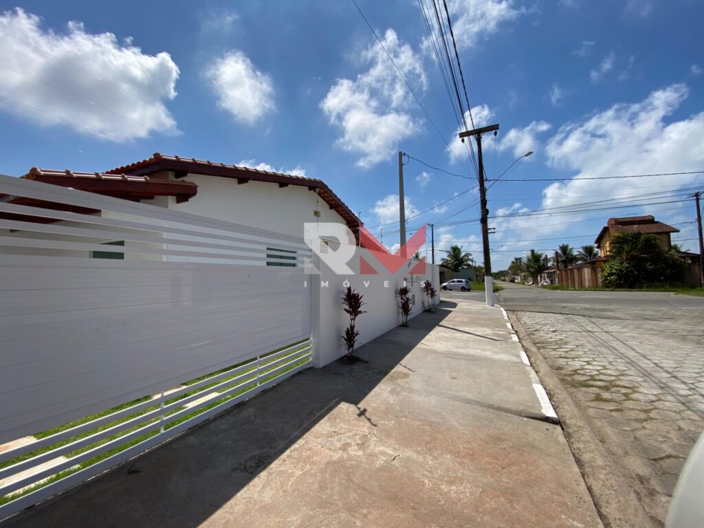 Casa com piscina apenas 500 metros da praia, no bairro Bopiranga – Itanhaém/SP!!!