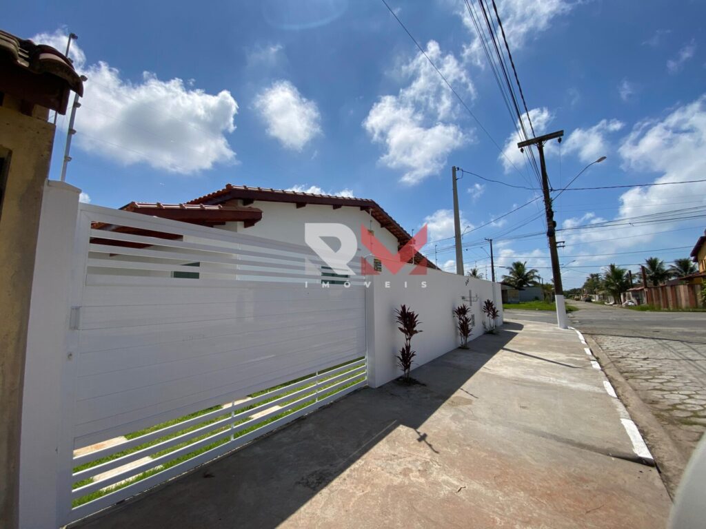 Casa com piscina apenas 500 metros da praia, no bairro Bopiranga – Itanhaém/SP!!!