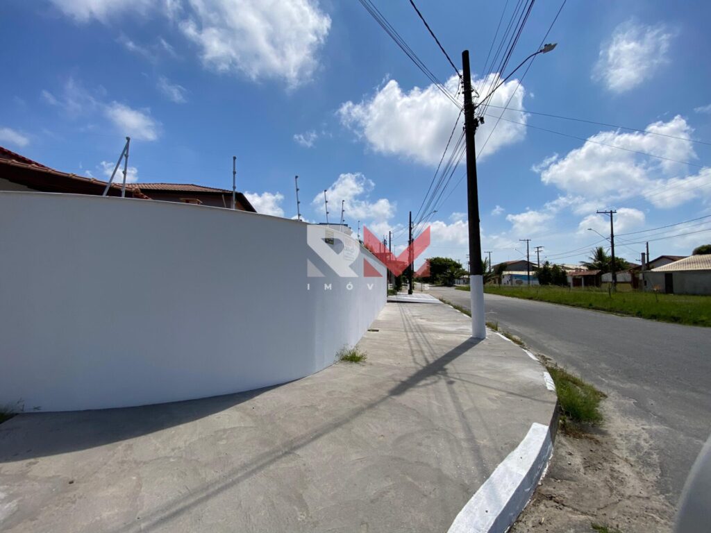 Casa com piscina apenas 500 metros da praia, no bairro Bopiranga – Itanhaém/SP!!!