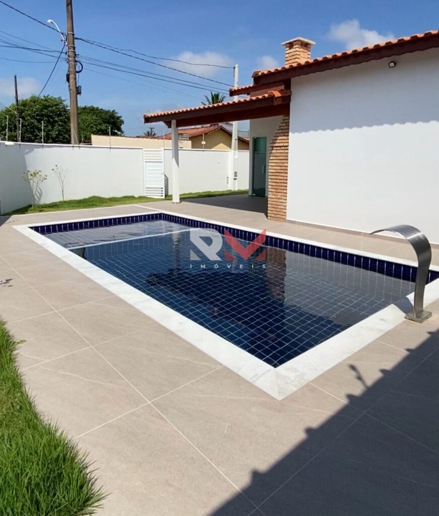 Casa com piscina apenas 500 metros da praia, no bairro Bopiranga – Itanhaém/SP!!!