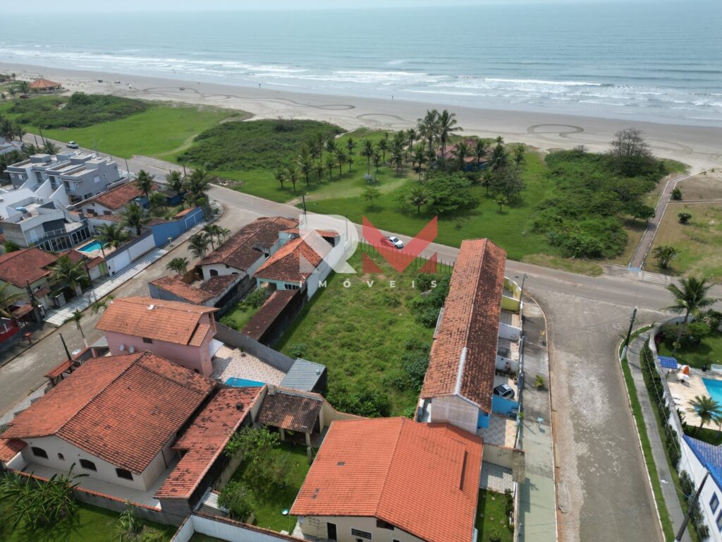 Lote pé na areia, localizado em frente ao mar no bairro Jardim Regina – Itanhaém/SP.