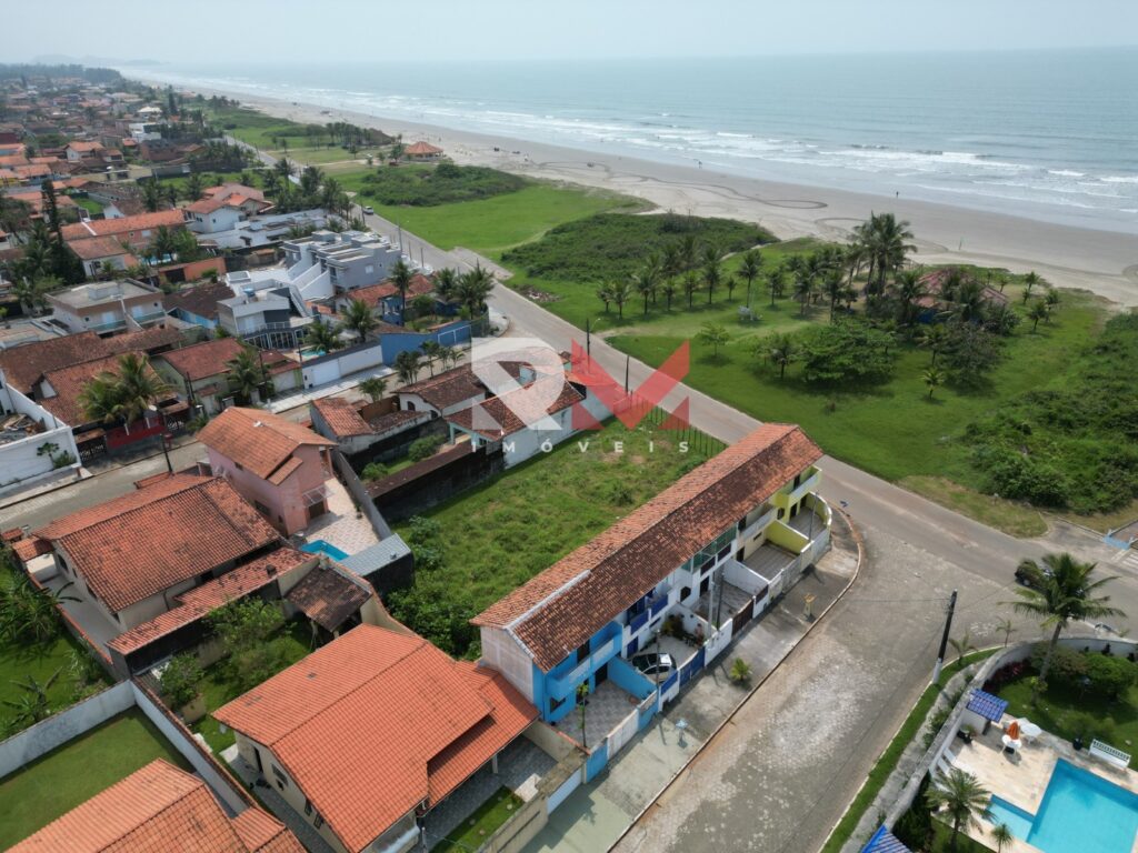 Lote pé na areia, localizado em frente ao mar no bairro Jardim Regina – Itanhaém/SP.