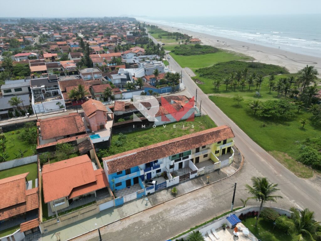 Lote pé na areia, localizado em frente ao mar no bairro Jardim Regina – Itanhaém/SP.