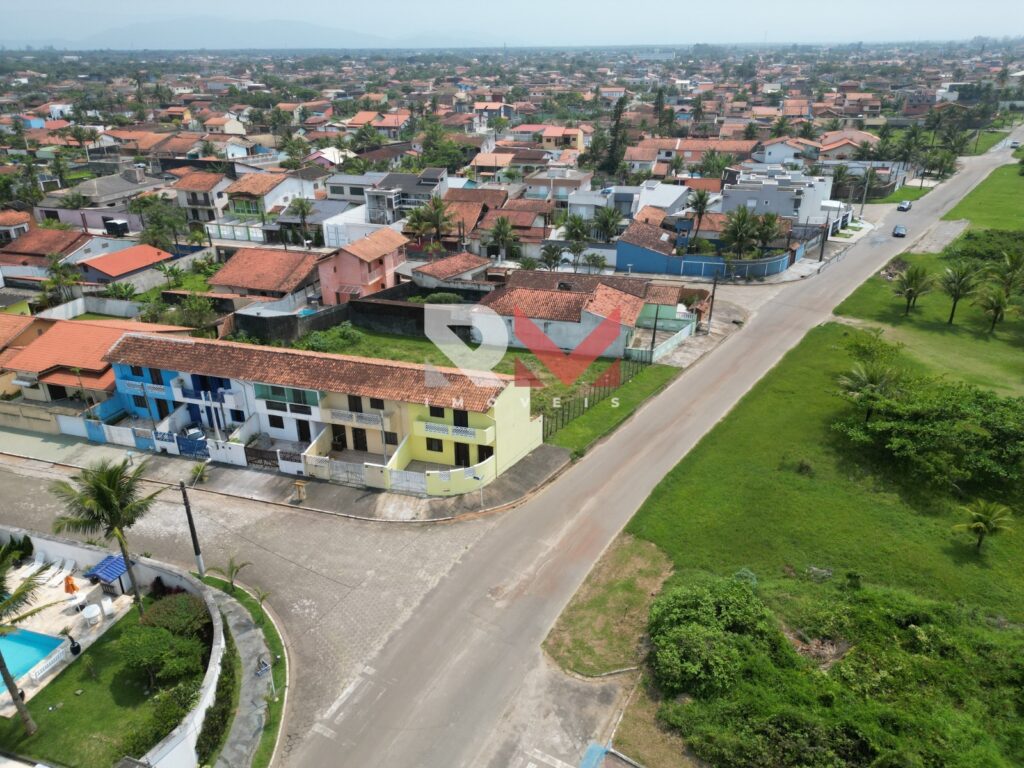 Lote pé na areia, localizado em frente ao mar no bairro Jardim Regina – Itanhaém/SP.