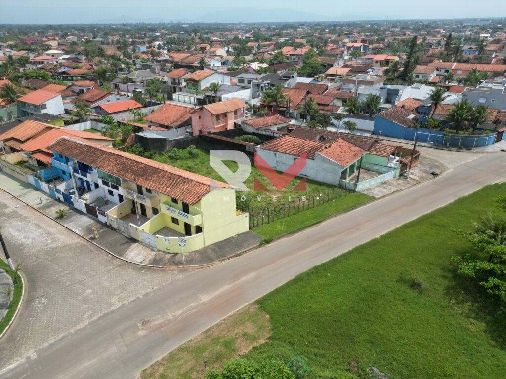 Lote pé na areia, localizado em frente ao mar no bairro Jardim Regina – Itanhaém/SP.