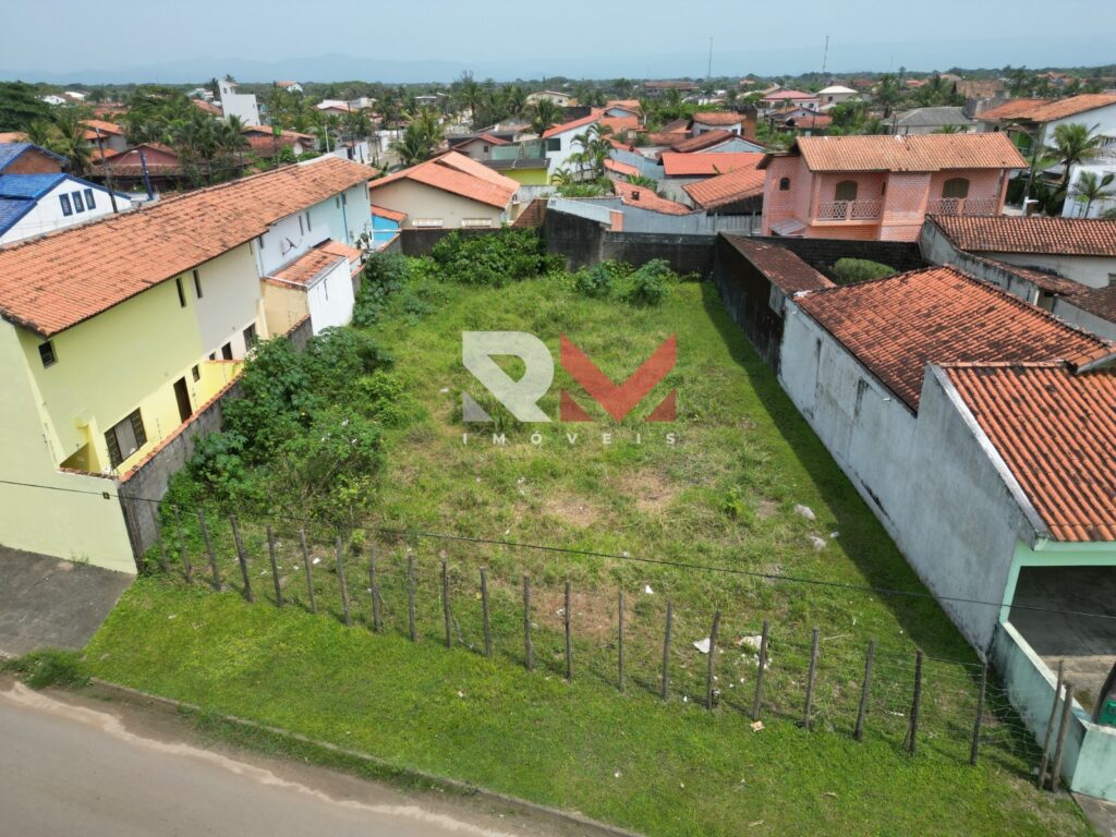 Lote pé na areia, localizado em frente ao mar no bairro Jardim Regina – Itanhaém/SP.