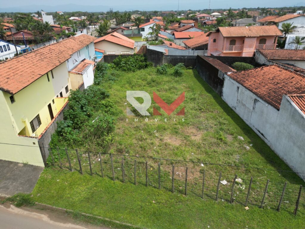 Lote pé na areia, localizado em frente ao mar no bairro Jardim Regina – Itanhaém/SP.