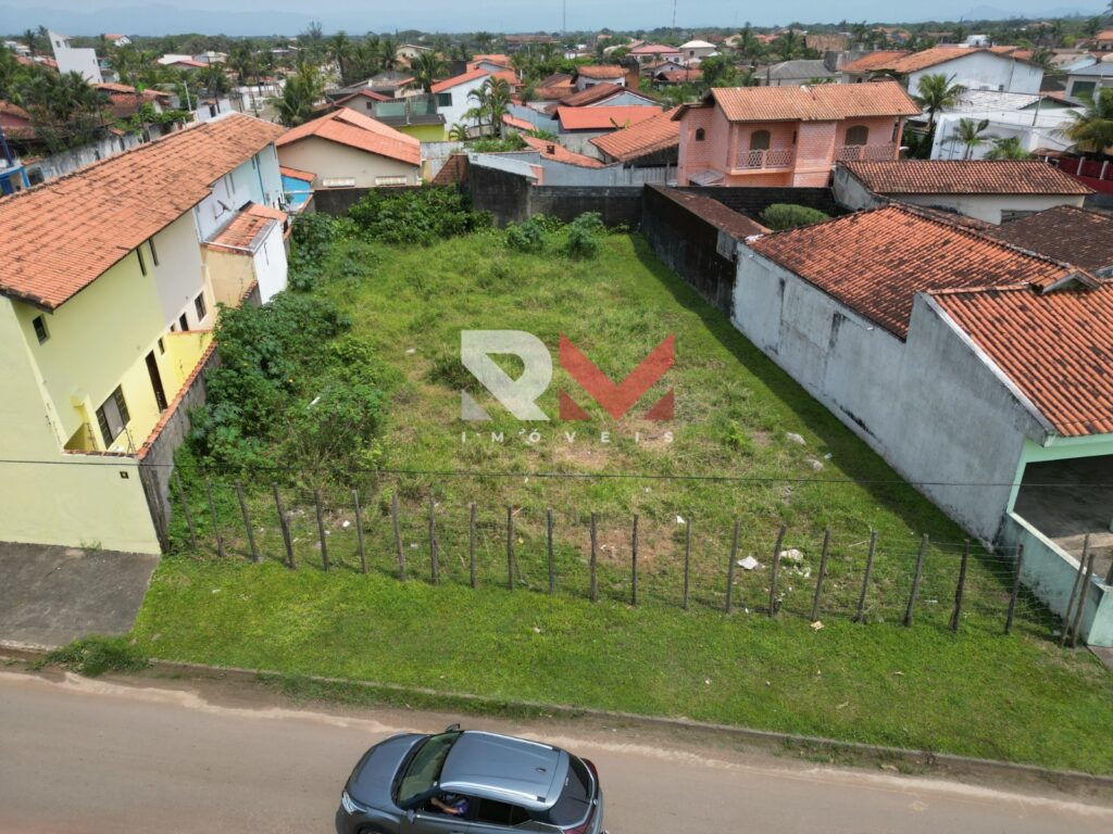 Lote pé na areia, localizado em frente ao mar no bairro Jardim Regina – Itanhaém/SP.
