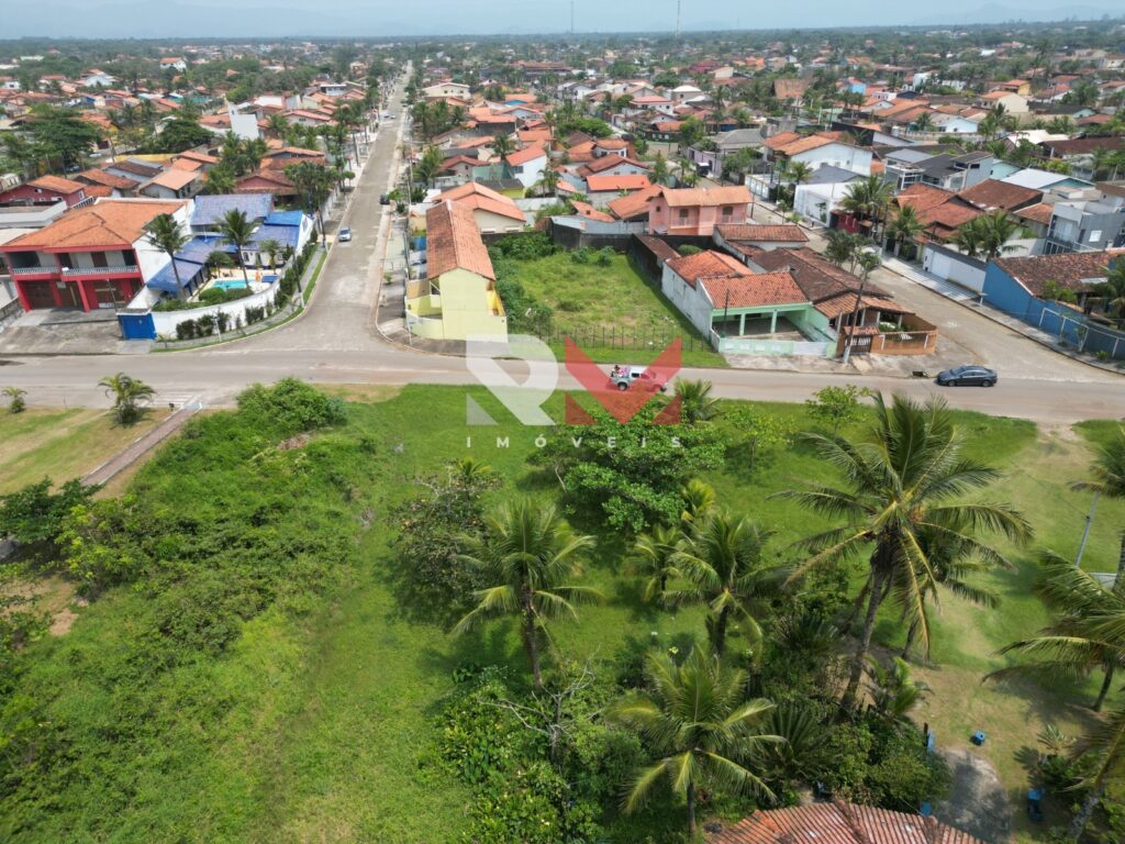 Lote pé na areia, localizado em frente ao mar no bairro Jardim Regina – Itanhaém/SP.