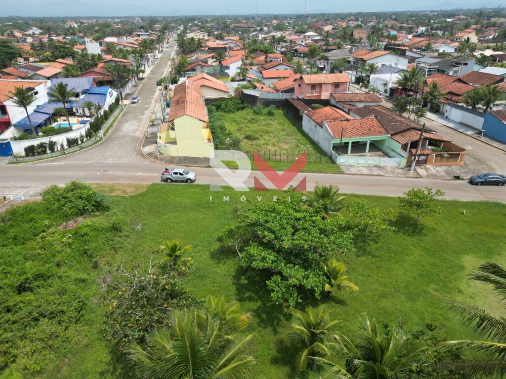 Lote pé na areia, localizado em frente ao mar no bairro Jardim Regina – Itanhaém/SP.