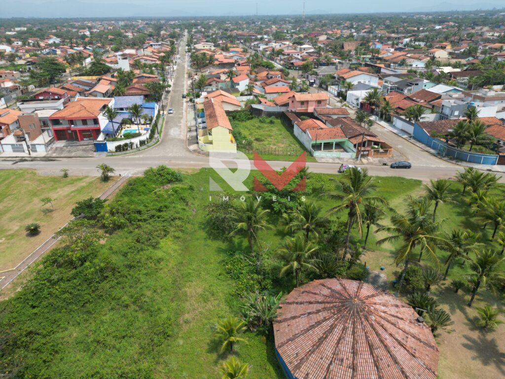 Lote pé na areia, localizado em frente ao mar no bairro Jardim Regina – Itanhaém/SP.