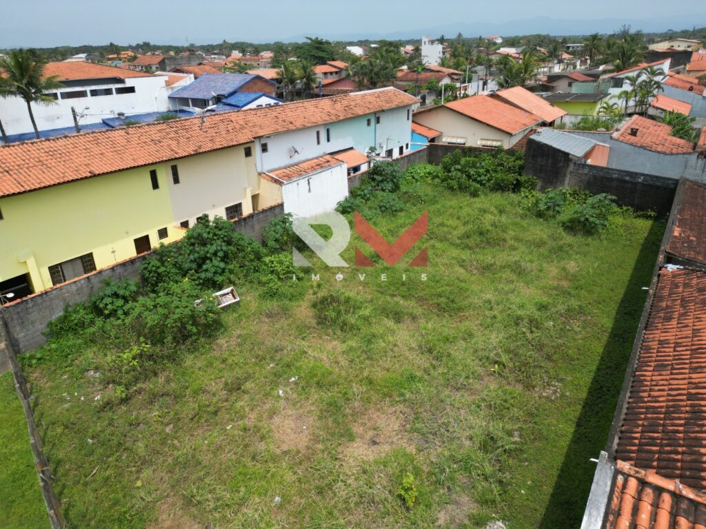 Lote pé na areia, localizado em frente ao mar no bairro Jardim Regina – Itanhaém/SP.