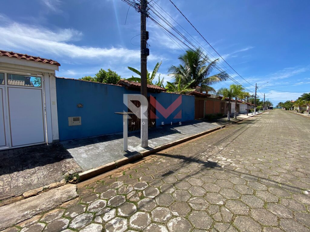Lote murado e com portão, localizado apenas 300 metros da praia no Jardim Regina – Itanhaém/SP.
