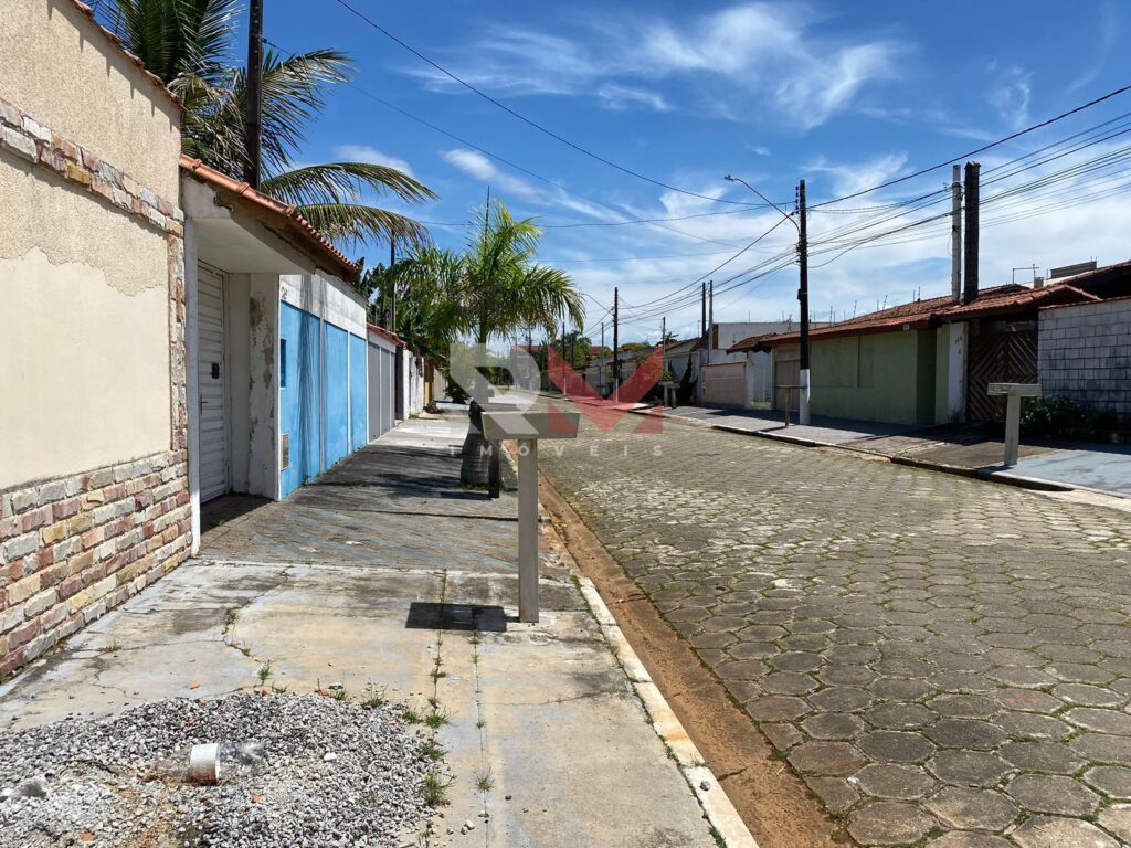 Lote murado e com portão, localizado apenas 300 metros da praia no Jardim Regina – Itanhaém/SP.