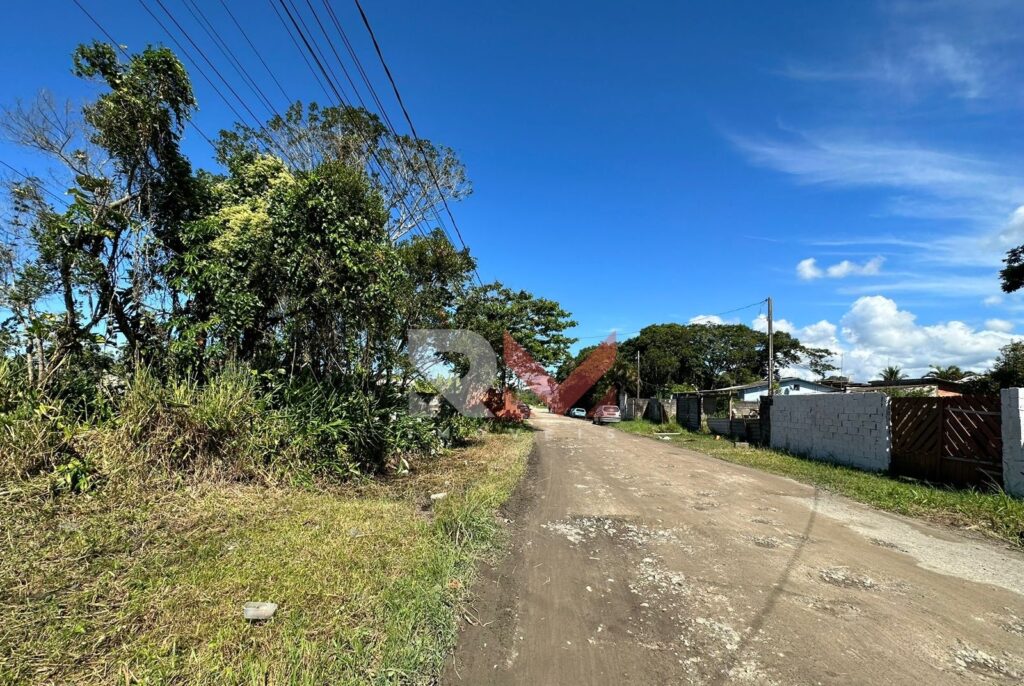 Terreno á venda no bairro Gaivotas com 130m² na cidade de Itanhaém/SP.