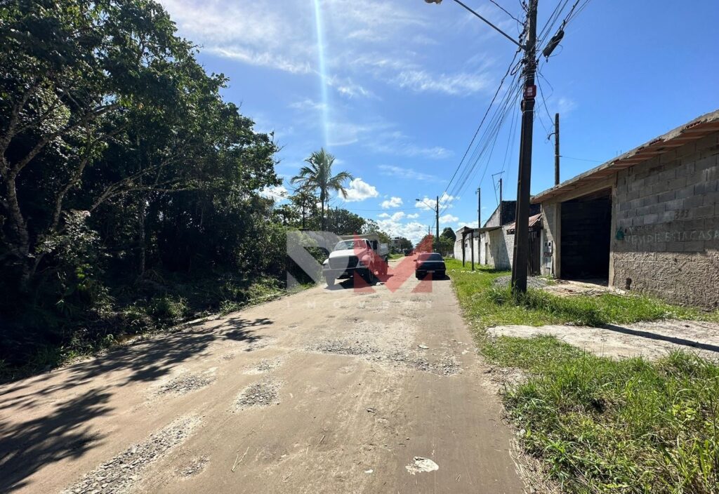 Terreno á venda no bairro Gaivotas com 130m² na cidade de Itanhaém/SP.