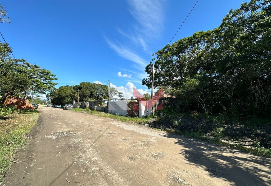 Terreno á venda no bairro Gaivotas com 130m² na cidade de Itanhaém/SP.