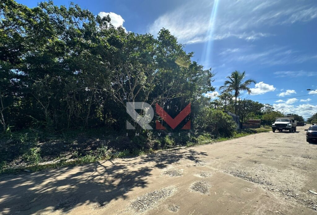 Terreno á venda no bairro Gaivotas com 130m² na cidade de Itanhaém/SP.