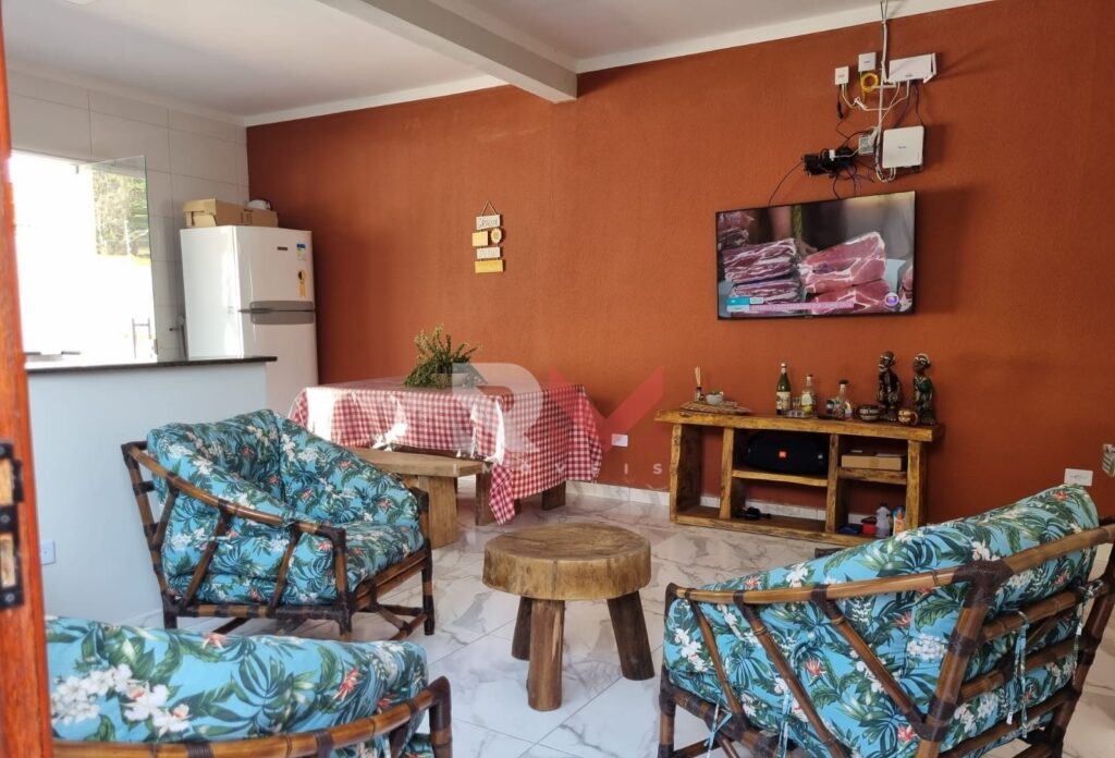 Casa nova com piscina e porteira fechada no bairro Campos Elíseos em Itanhaém/SP.