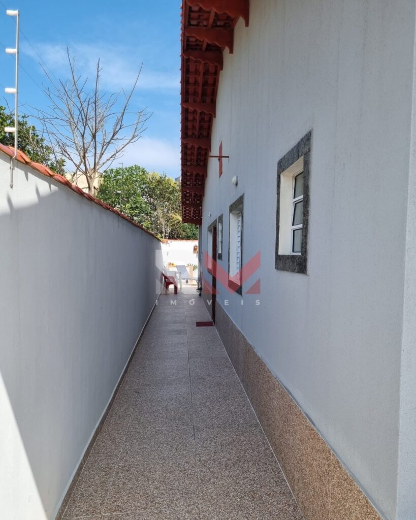 Casa nova com piscina e porteira fechada no bairro Campos Elíseos em Itanhaém/SP.
