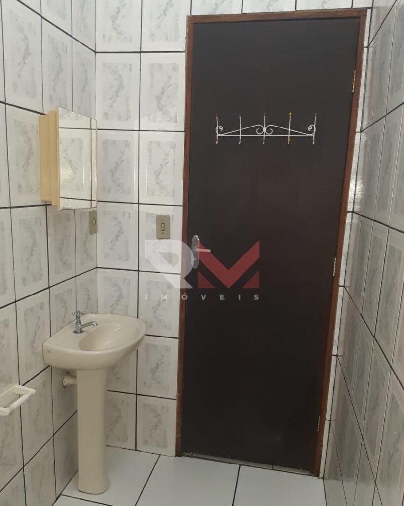 Edícula em ótima localização no bairro Suarão em Itanhaém/SP.
