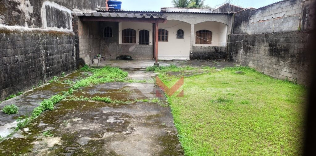 Edícula em ótima localização no bairro Suarão em Itanhaém/SP.