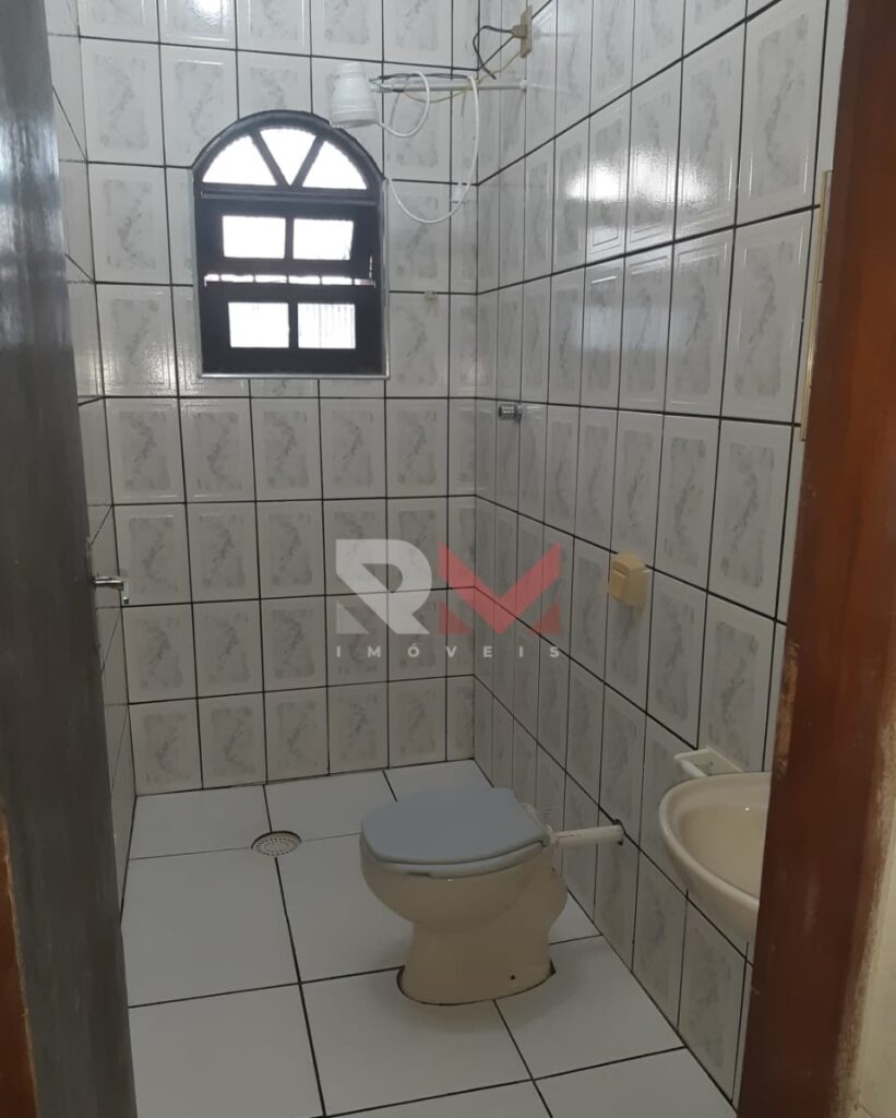 Edícula em ótima localização no bairro Suarão em Itanhaém/SP.