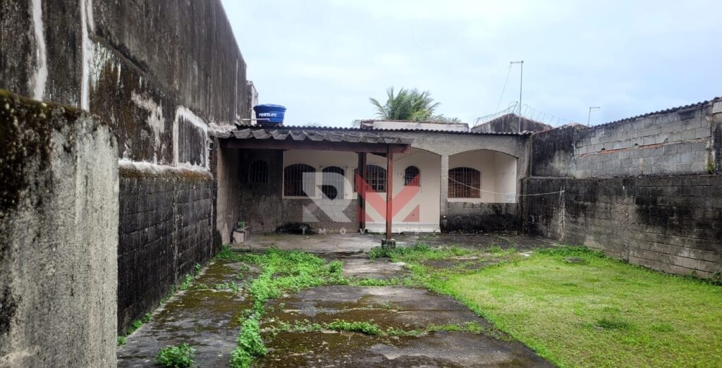 Edícula em ótima localização no bairro Suarão em Itanhaém/SP.