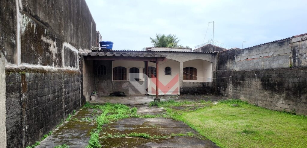 Edícula em ótima localização no bairro Suarão em Itanhaém/SP.