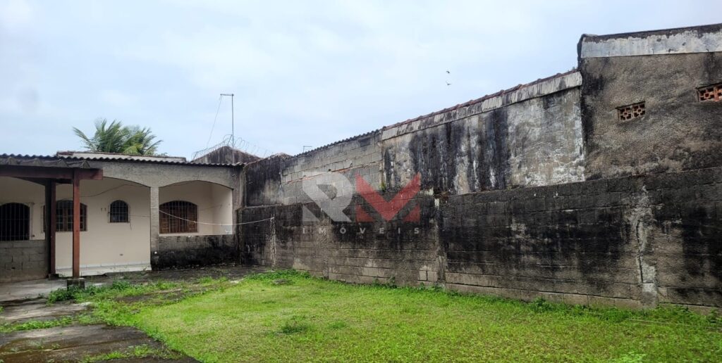 Edícula em ótima localização no bairro Suarão em Itanhaém/SP.