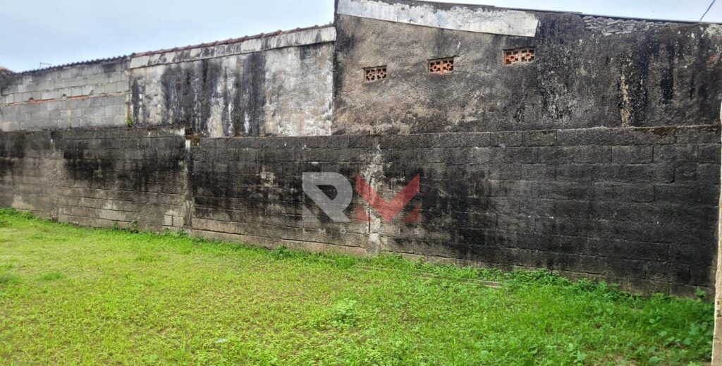 Edícula em ótima localização no bairro Suarão em Itanhaém/SP.