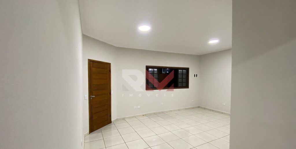 Casa lado praia com 3 dormitórios no Itaóca em Mongaguá/SP.